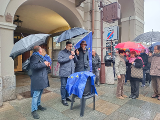 Cuneo - “Una piazza per l’Europa”: manifestazione nonostante la pioggia